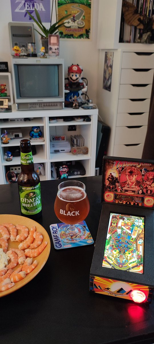 Nostalgeekat's tweet photo. Apéro Time ! 😸
#pinswitch 🍻 #pinball https://t.co/irI4IxNP55
