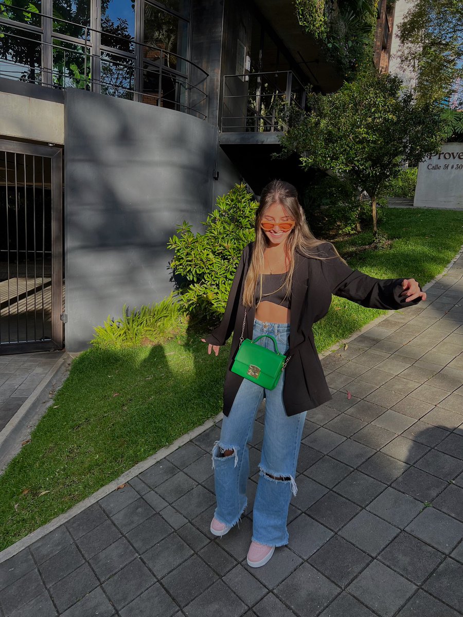 NovoaLuisa's tweet photo. Medellin siempre me haces feliz 🤍 https://t.co/z8nM1bfkof