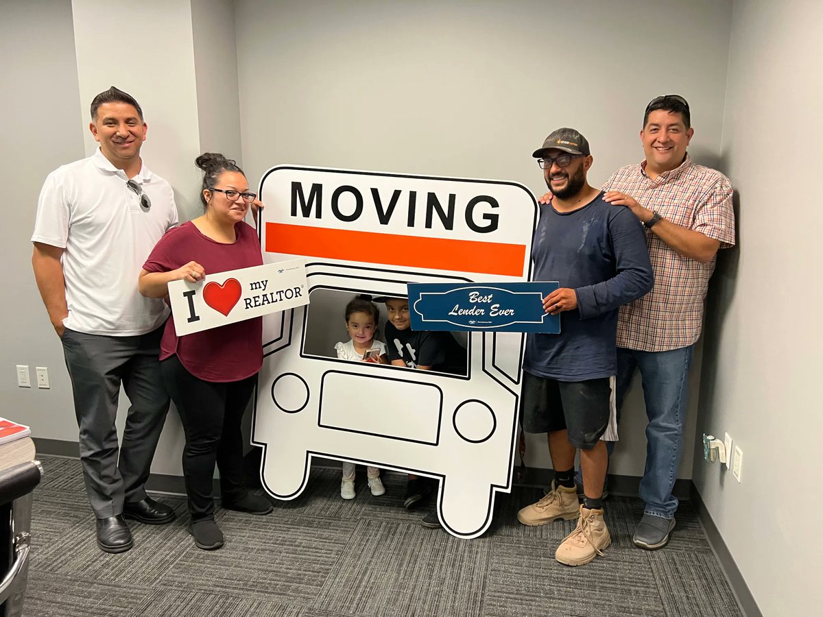 gomared's tweet image. Felicidades familia López por su nueva casa!! Gracias por su confianza.
#nuevacasa #utahrealestate #homebuyers