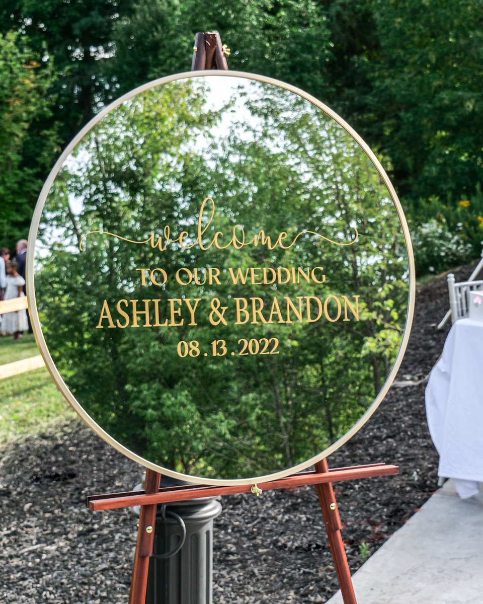 Mount_Alverno's tweet photo. Congratulations to Brandon and Ashley on their wedding day! It was such a pleasure to play host to you and your loved ones, and we wish you both the very best for future. Thank you for choosing Mount Alverno Luxury Resorts for your special day! #weddingvenue  #weddingvenuecaledon https://t.co/hAKAdLqk67
