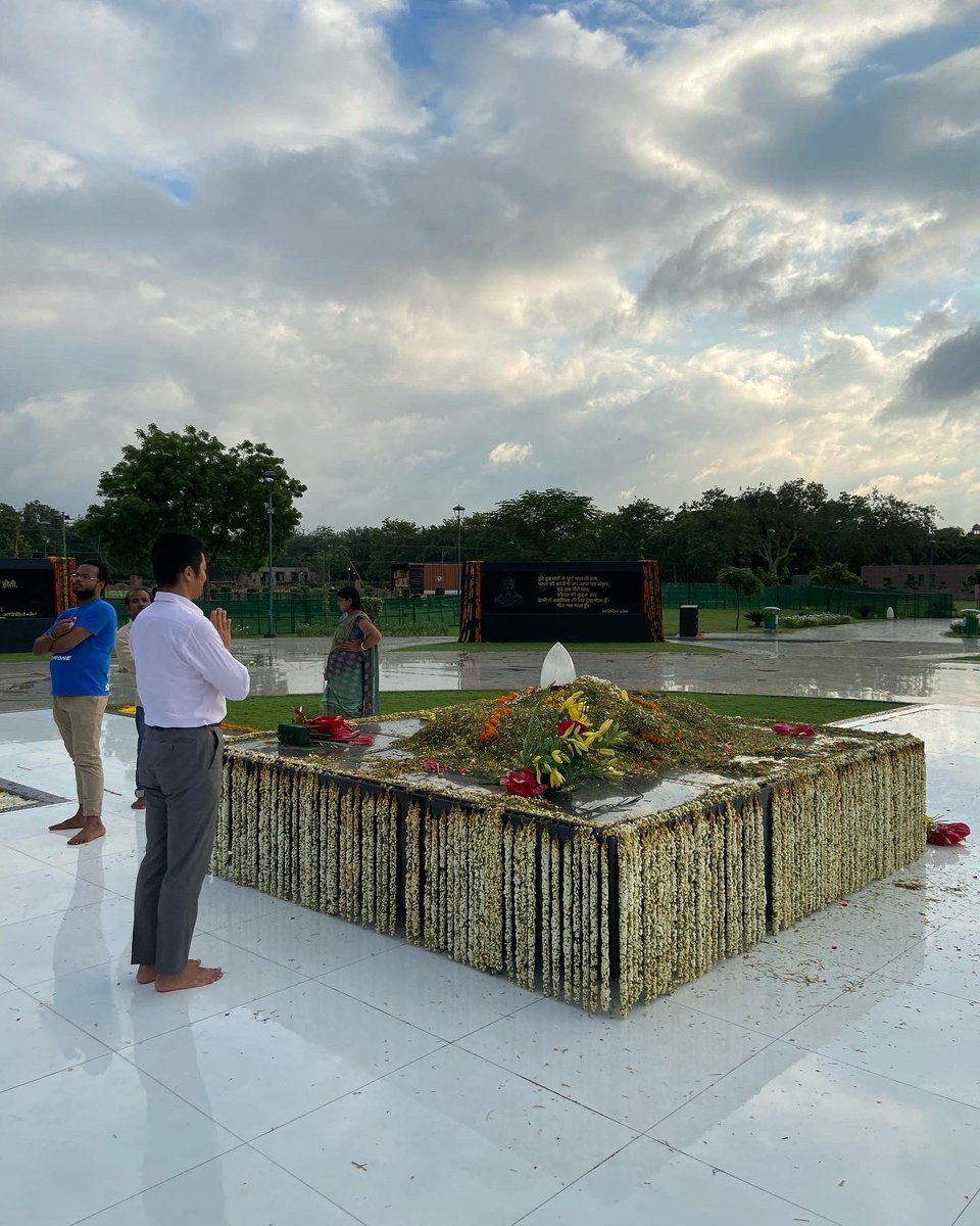 Indotaro1Indo's tweet photo. Sadaiv Atal, Delhi

This place may not usually get so much attention as Gandhi’s Rajghat, but I paid a visit as today was Memorial Day for Atal Vajpayee, founder of BJP and former PM of India. I thank my friend @vivekm1857 who took me there and told me about the Indian politics. https://t.co/YvbIqQ7Agj