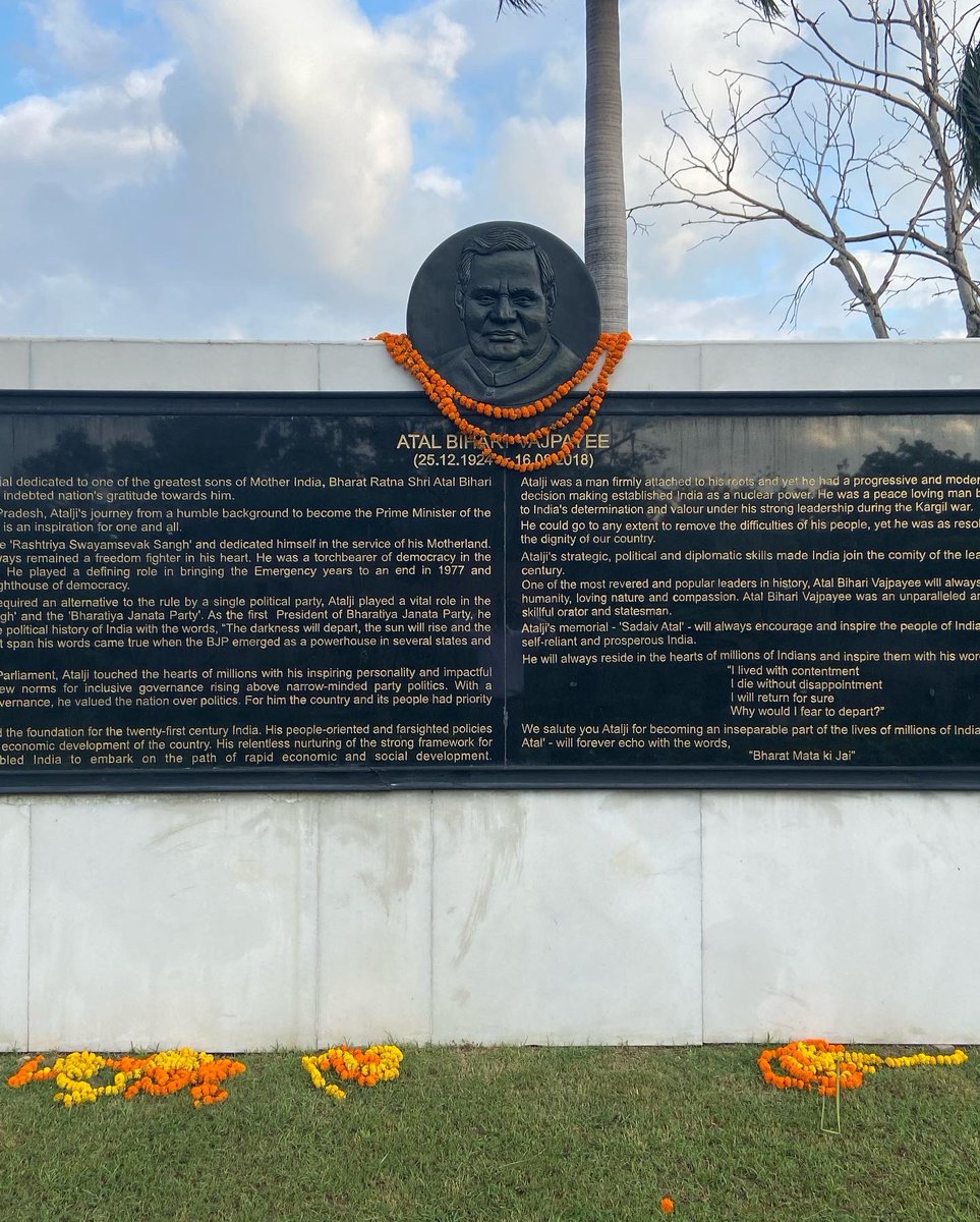 Indotaro1Indo's tweet photo. Sadaiv Atal, Delhi

This place may not usually get so much attention as Gandhi’s Rajghat, but I paid a visit as today was Memorial Day for Atal Vajpayee, founder of BJP and former PM of India. I thank my friend @vivekm1857 who took me there and told me about the Indian politics. https://t.co/YvbIqQ7Agj