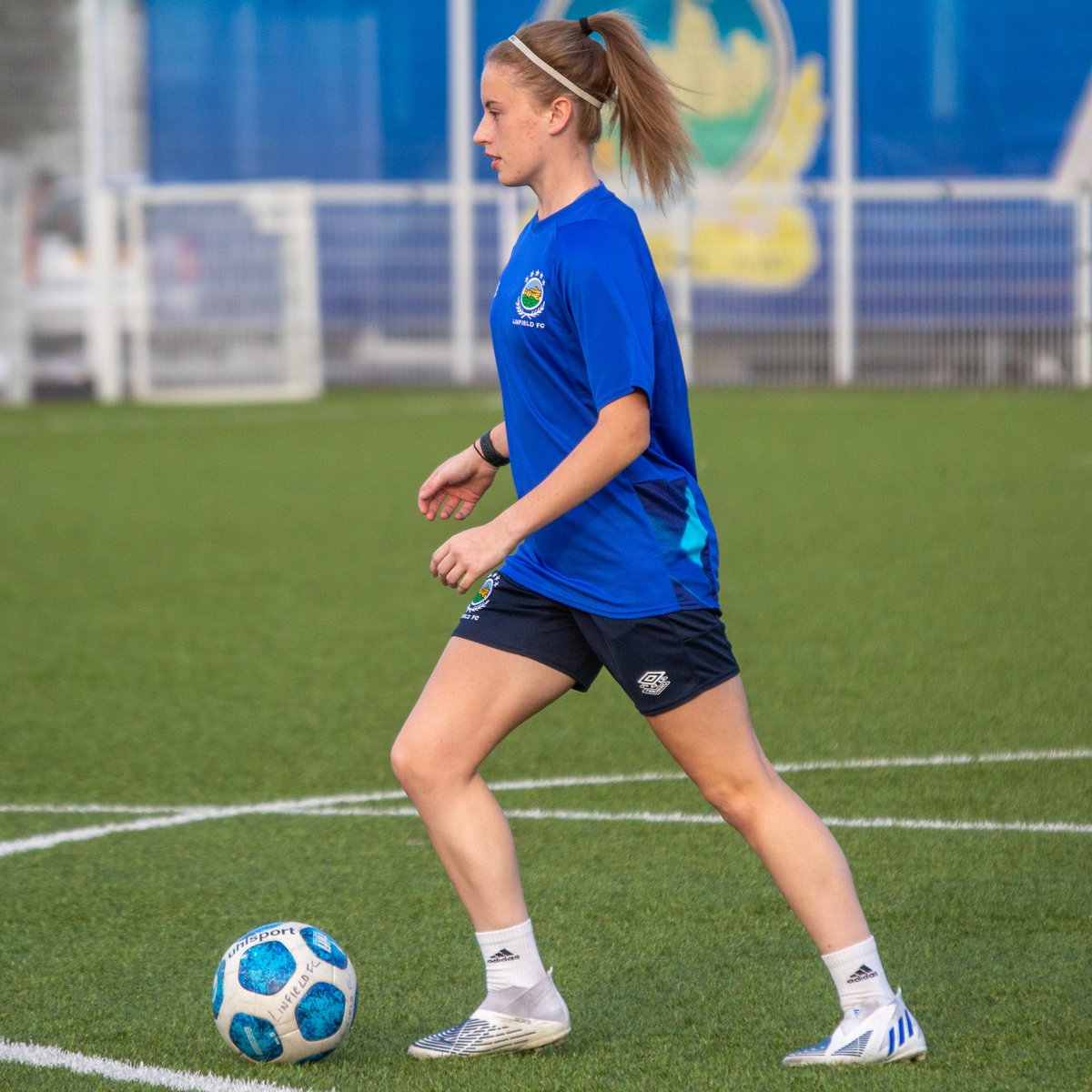 LinfieldFCWomen's tweet photo. ๐๐๐ก๐๐ ๐ฃ๐ฅ๐๐ฃ๐๐ฅ๐๐ง๐๐ข๐ก๐ฆ ๐โโ๏ธ
Final preparations are being put in place by the squad ahead of tomorrow nights encounter with @CruesStrikers ๐ต๐ช
#COYB #LinfieldLadies https://t.co/q24r1bvEJu
