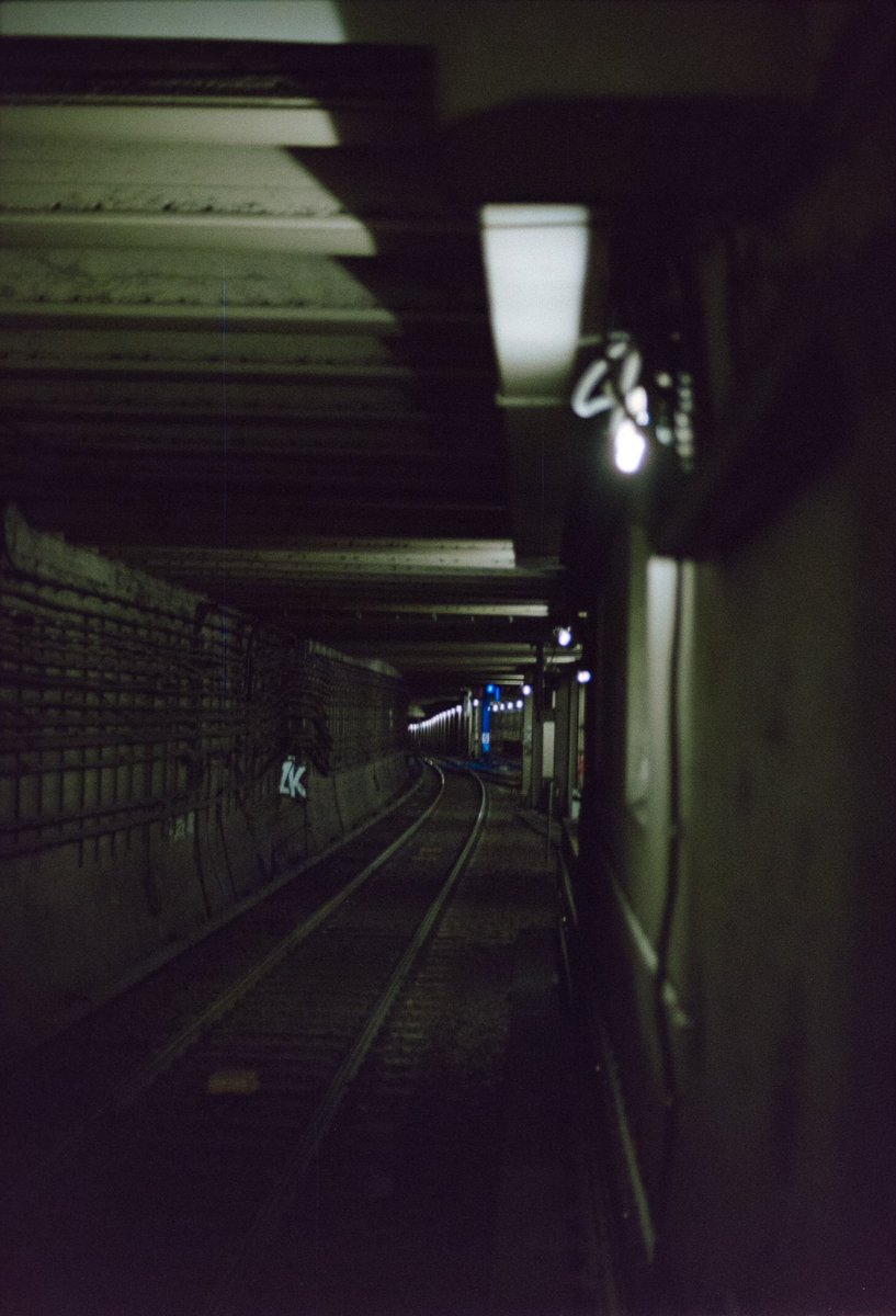 knipsfinger's tweet photo. Berlin #onthelow •
•
•
•
•
#filmisnotdead #analog #believeinfilm #filmphotography #ishootfilm #shootfilm #35mm #filmfeed #analogphotography #staybrokeshootfilm https://t.co/WjUdOHz9oG