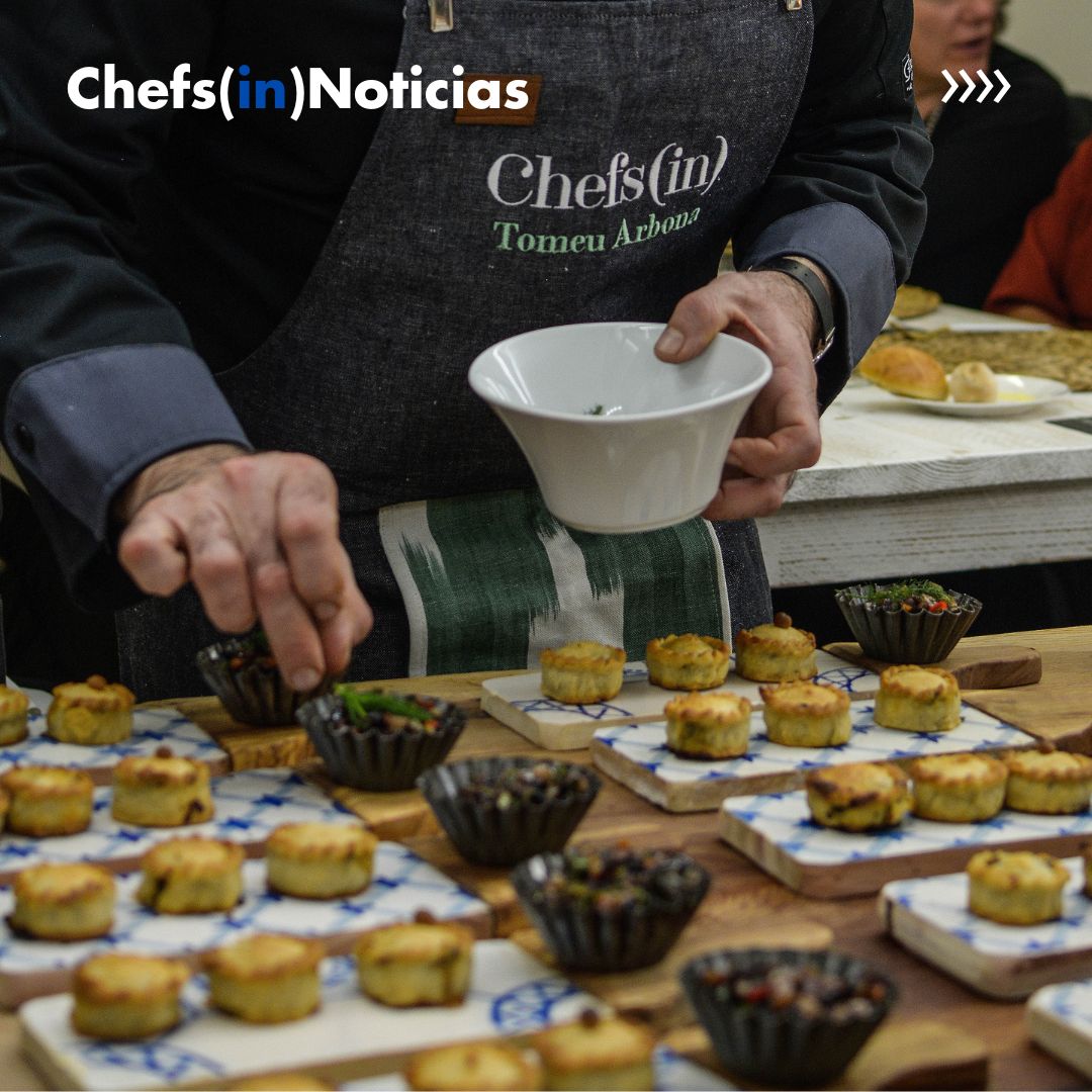 ChefSins's tweet image. Nuevo #HiddenKitchen💥El 24 de septiembre por la noche Tomeu Arbona del Fornet de la Soca cocinará para ti y unos cuantos comensales más en algún lugar de Mallorca🍽️

Compra tu entrada 📲 bit.ly/3AqZeo0

#eventos #chefsin #chefsineventos