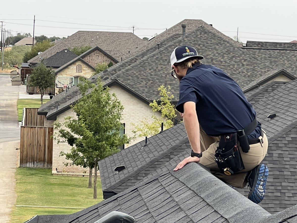 H2Hinspector's tweet photo. Andrew Spencer, on his 96th inspection in only 10 weeks, getting it done for you! #House2Home #2inspectors #GrowWithUs2 👊🏼🔥🍍 https://t.co/sKiflag58a