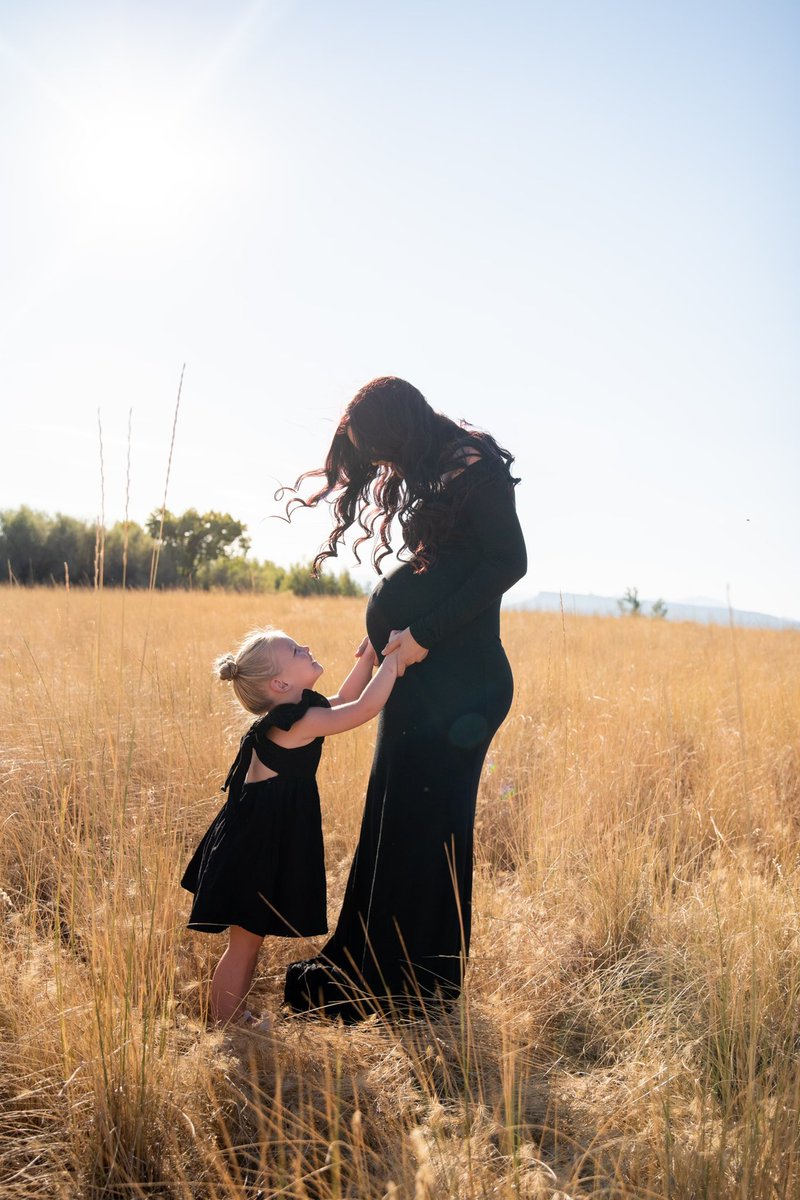 Briellel5's tweet photo. Maternity pics 💙🏈 https://t.co/kn50d4fEWQ