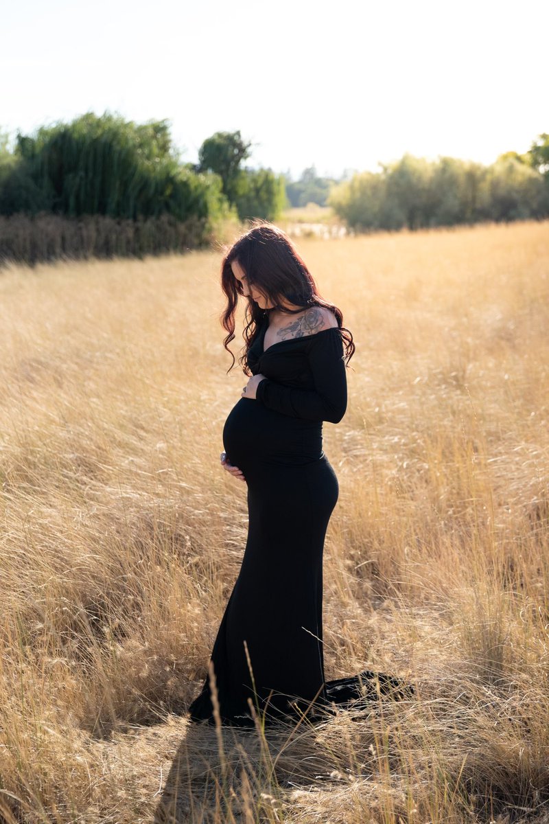 Briellel5's tweet photo. Maternity pics 💙🏈 https://t.co/kn50d4fEWQ