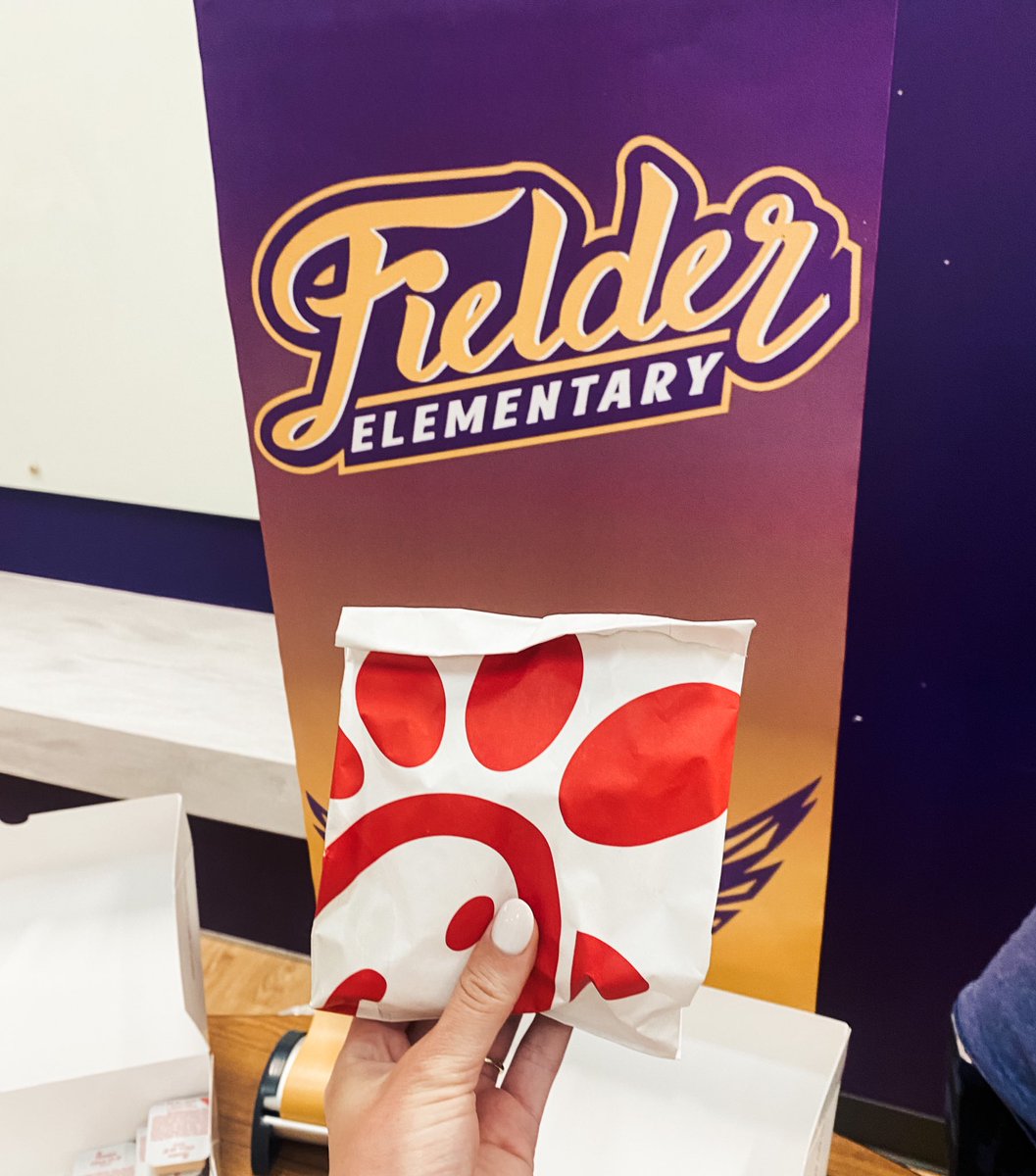 my favorite kind of lunch!!!❤️💛 thank you so much <a href="/GCEFCU/">Gulf Coast Educators Federal Credit Union</a> + <a href="/ChickfilA/">Chick-fil-A, Inc.</a> for the best lunch!! <a href="/FielderElem/">Edna Mae Fielder Elementary</a> #fielderpride