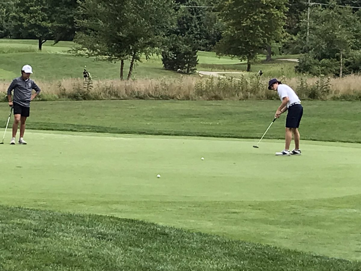 Tallmadge_BGolf's tweet photo. Senior Caleb Fairhurst rolls his putt on #9 at Ellsworth Meadows https://t.co/kUW51Z6rJ1