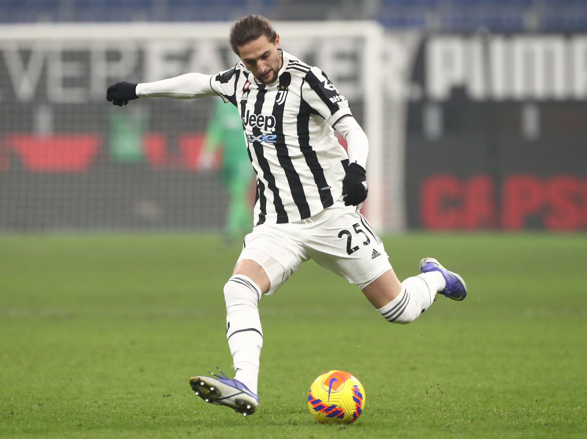 FabrizioRomano's tweet photo. There’s still no agreement between Manchester United and Rabiot’s camp on personal terms. Deal now stalling, as salary request’s still considered too high. 🚨🔴 #MUFC

…and Juventus are still working on Depay deal, waiting for Memphis to agree contract termination with Barça. https://t.co/iJ7SZe8AwB