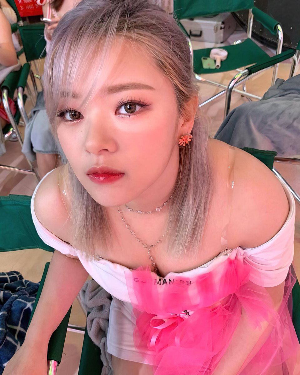 yjyarchive's tweet photo. jeongyeon stans we’re winning https://t.co/mrLEQLrYaT