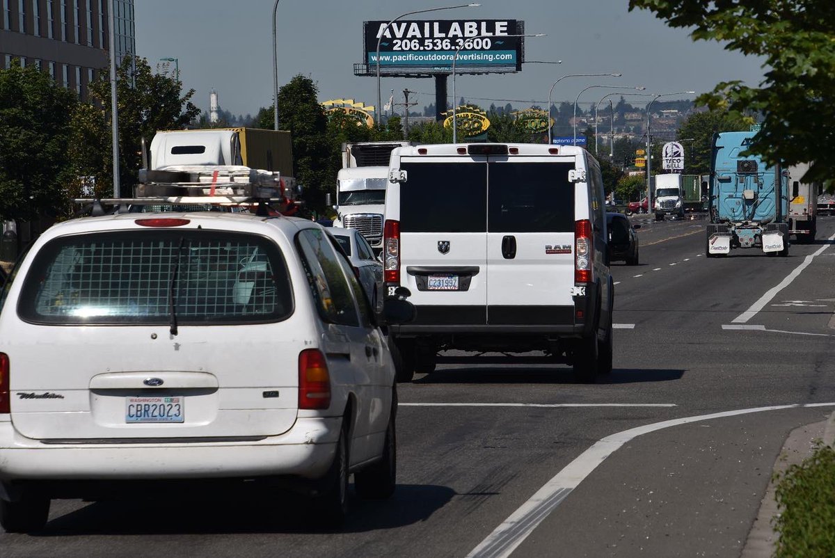 PacificOutdoor_'s tweet photo. Pacific Outdoor continues to grow in the Seattle/Tacoma market! Check out our newly constructed 3-sided digital/traditional 14x48 on Highway 99 &amp; 54th, one of the busiest intersections in the Tacoma area.  This intersection is a key on/off ramp access point for I-5. https://t.co/tF2HEbNjsQ