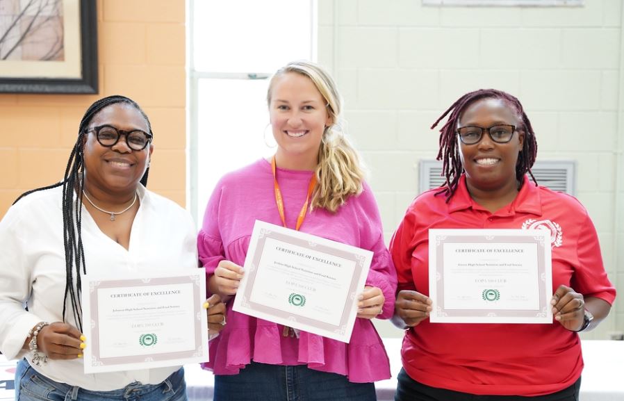 CTAE4SCCPSS's tweet photo. Proud of these FACS instructors and their students! All three schools received 100% on their ServSafe Exams. #sccpssfacsfamily @GAFCCLA @warrior_report @SCJAtomSmashers #grovesisgreat https://t.co/d9jpcpfWyn