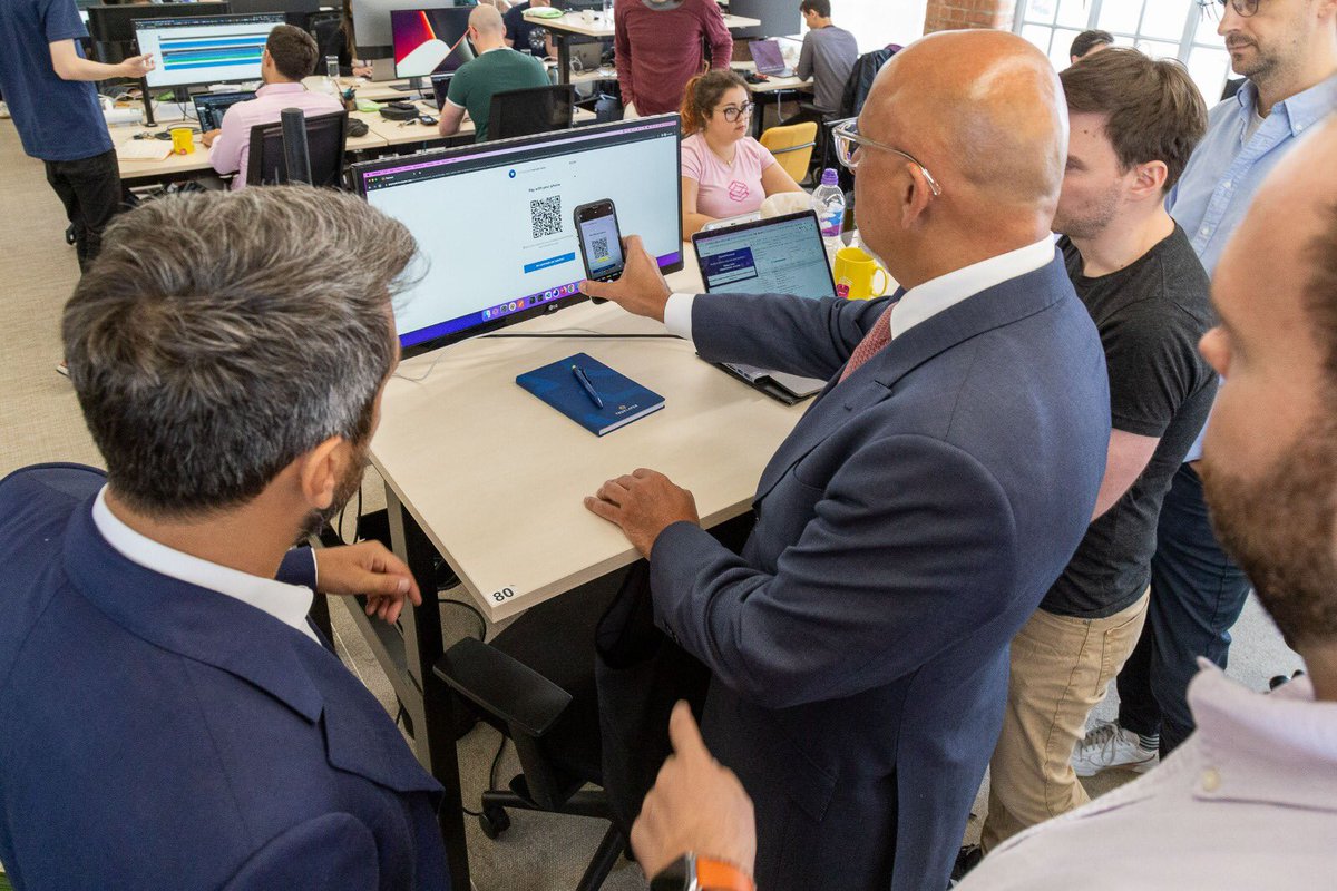 nadhimzahawi's tweet photo. Great to see British innovation in action today 🇬🇧.

@TrueLayer is a UK based fintech unicorn 🦄 that provides Open Banking solutions to over 15 countries globally. https://t.co/qHqq0c6gD0