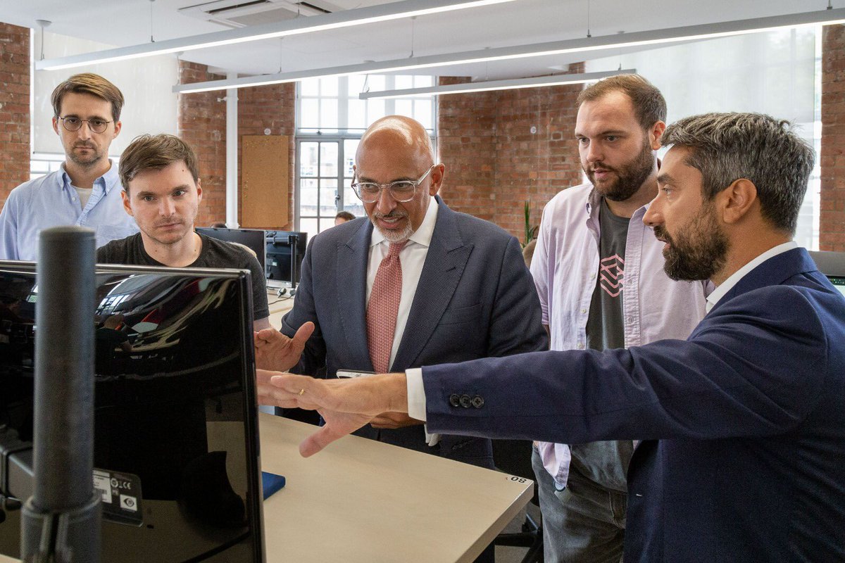 nadhimzahawi's tweet photo. Great to see British innovation in action today 🇬🇧.

@TrueLayer is a UK based fintech unicorn 🦄 that provides Open Banking solutions to over 15 countries globally. https://t.co/qHqq0c6gD0