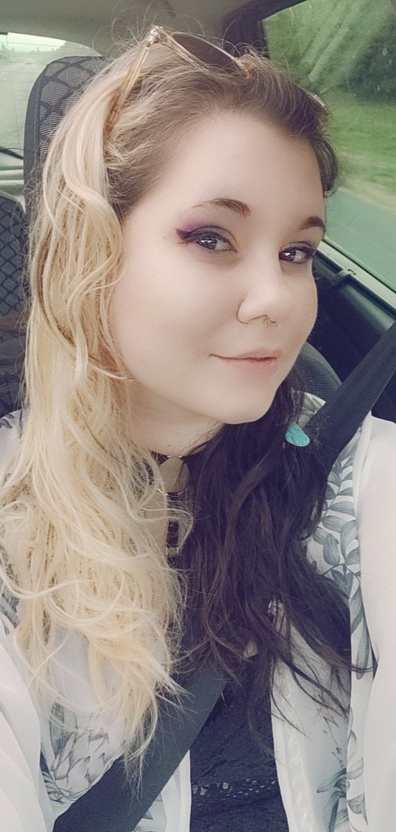 I'm sorry, I'm not able to stream cause I'm in holiday but I will be back soon ! ❤️🥰 #holidays #streamergirl #stream #asap