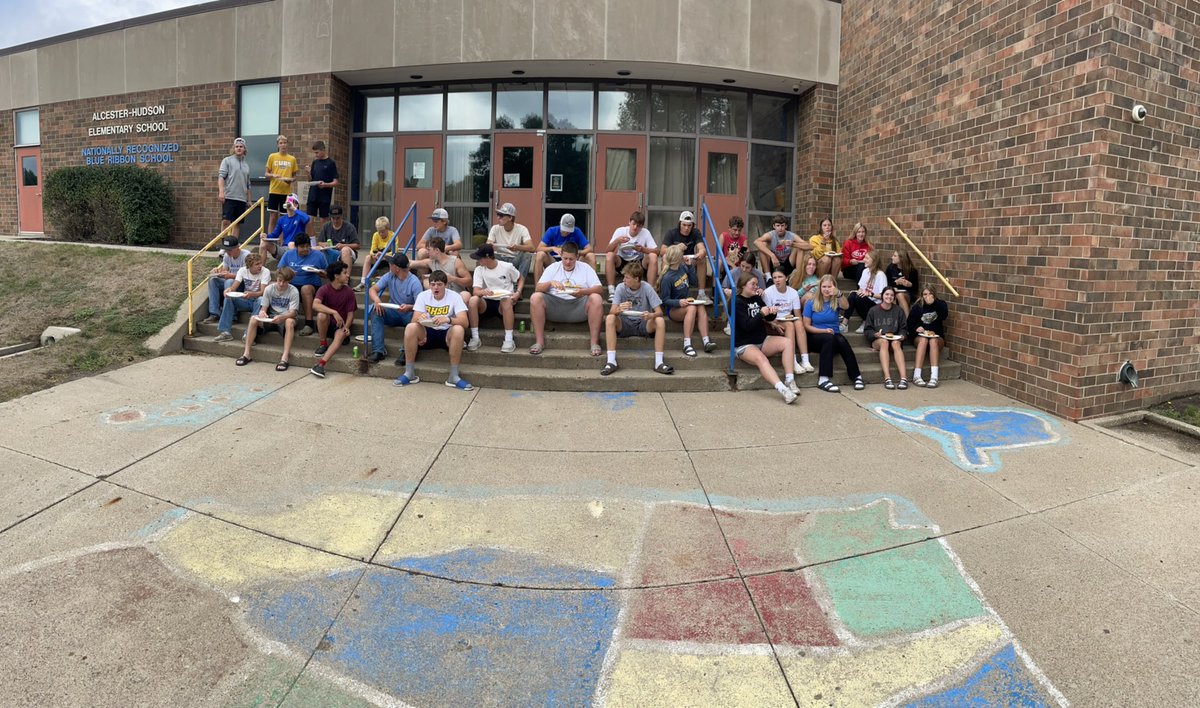 BrianAHaak1's tweet photo. AHHS athletes are fueled by beef! @AHHSCUBS @SouthDakotaBeef #buildyourbasewithbeef https://t.co/JBH2mNsgQC