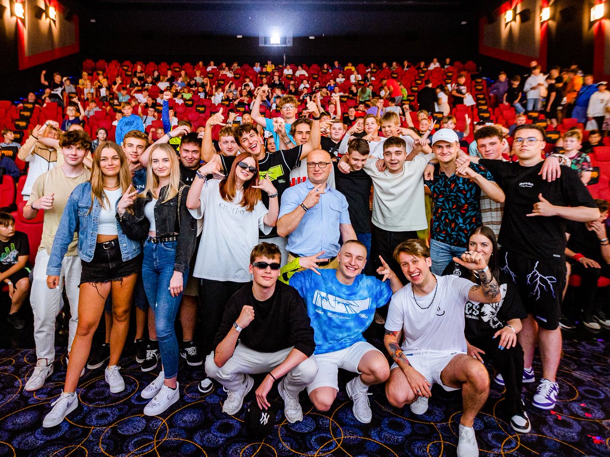 Jacob4yt's tweet photo. KOCHAM WAS ❤️
Dzięki za event, obiecuję, że następny będzie lepszy 😎
Przeczytałem wszystkie komentarze, wyciągnąłem wnioski i oby się udało, buziak 😘
Żyleta na IG 👽
@matekfn @KubxFN @becomelegendseu @SmarteSKY @KebcioSKY @tatamatka @sniezkaa_ @Kiniaxyx @TuNa__fn @ArturIcefire https://t.co/QUdI85FYOB