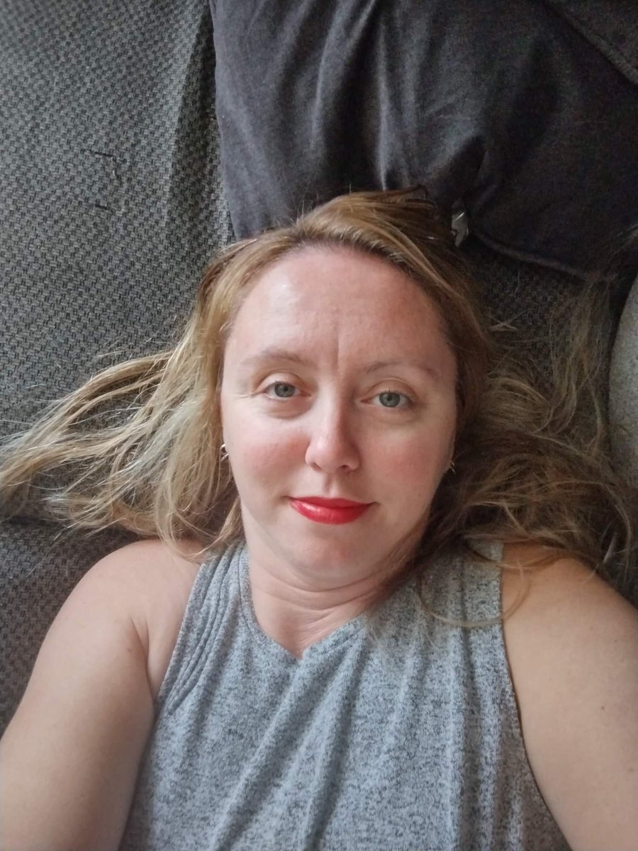 cinnamonflirt's tweet photo. You come home fine me laying like this what's first thing your doing to me. Red lips bad bitch.
https://t.co/AxI5VigSBs
#kissablelips #milf
#onlyfans #milf #dirtygirl
#hornypost #letsgetfilthy #momlife
#wetgirl @MomsCurvy https://t.co/J7lXQhxciw