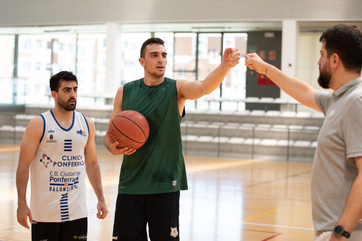 HoopsNetSpain's tweet photo. Tras su preparación de verano, con los entrenamientos #HoopsPro para llegar en las mejores condiciones, Álex Reyes (@alexreyesabad) da hoy comienzo la pretemporada con @bilbaobasket 💪🏻👏🏻
¡Te deseamos mucha suerte, Álex!
📸 @mazu_photos https://t.co/qbKMqZgxNI