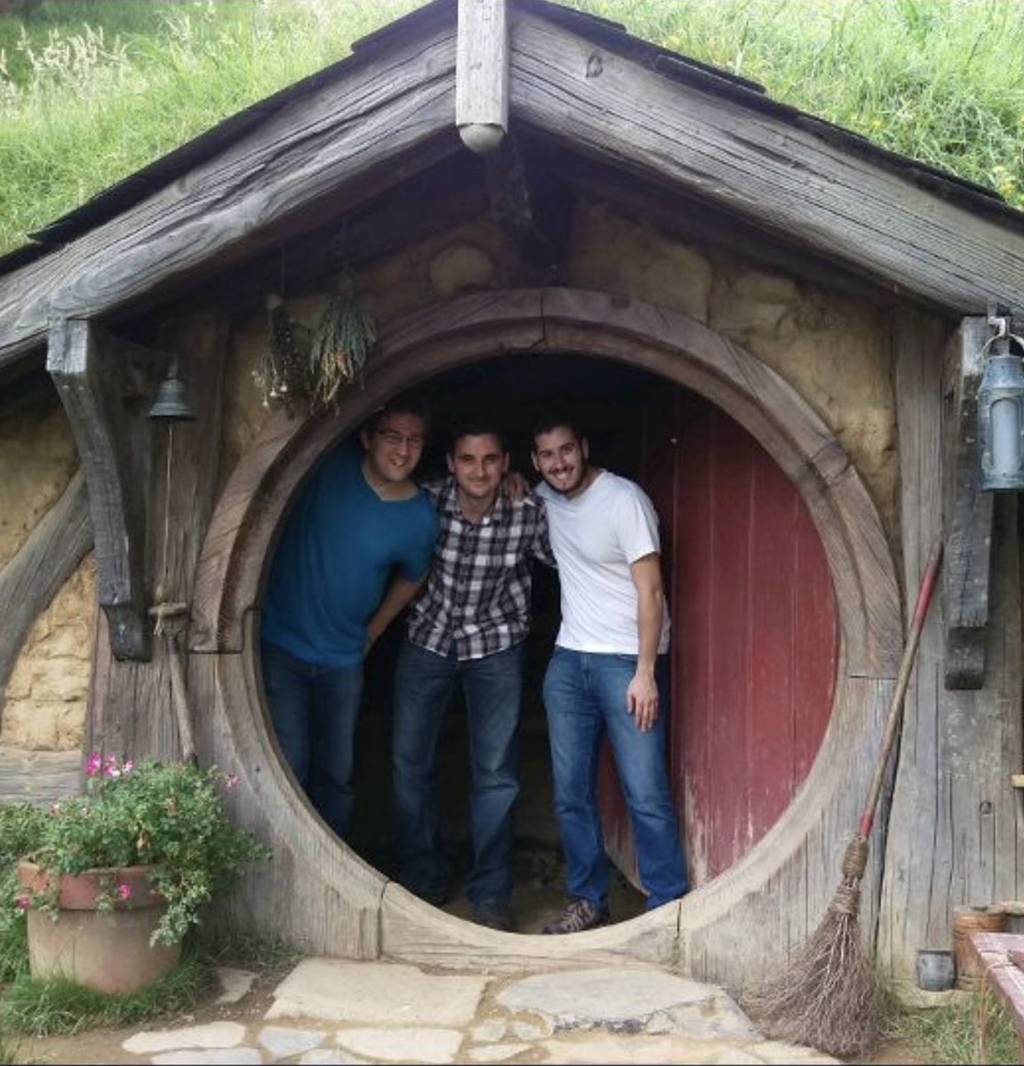 TheFTFPodcast1's tweet photo. Throwback Tuesday to the crew at Hobbiton in New Zealand 🇳🇿 https://t.co/azBifQzFke