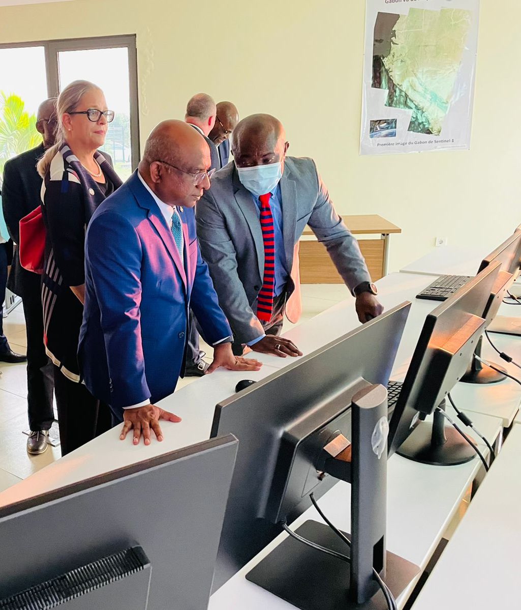 UN_PGA's tweet photo. Visited Gabon’s Space Studies &amp; Observation Agency - #AGEOS, whose main mission is to acquire, process &amp; analyze optical &amp; radar satellite data from 24 African countries for the sustainable development &amp; management of natural resources, land use as well as research &amp; innovation. https://t.co/odKjHebnb0