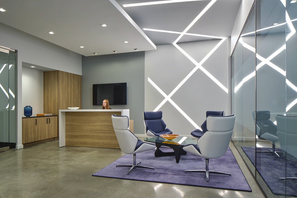 thinkAGYL's tweet photo. This commercial office client in Atlanta utilized Muraflex MIMO with a black anodized finish for their conferencing and office fronts. 

https://t.co/78WXyUEhro 

#OfficeSpace #OfficeCollaboration #OfficeSpaceDesign #Muraflex #agylarchitectural #interiorwalls #architecturalwalls https://t.co/UZAaIOXfCU
