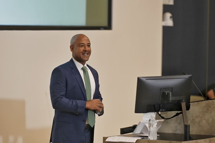 RDesRoches's tweet photo. Welcomed Rice’s new faculty members today. I am thrilled they are here and part of our extraordinary academic community. #RiceOWeek22 https://t.co/r97fKvOaPE