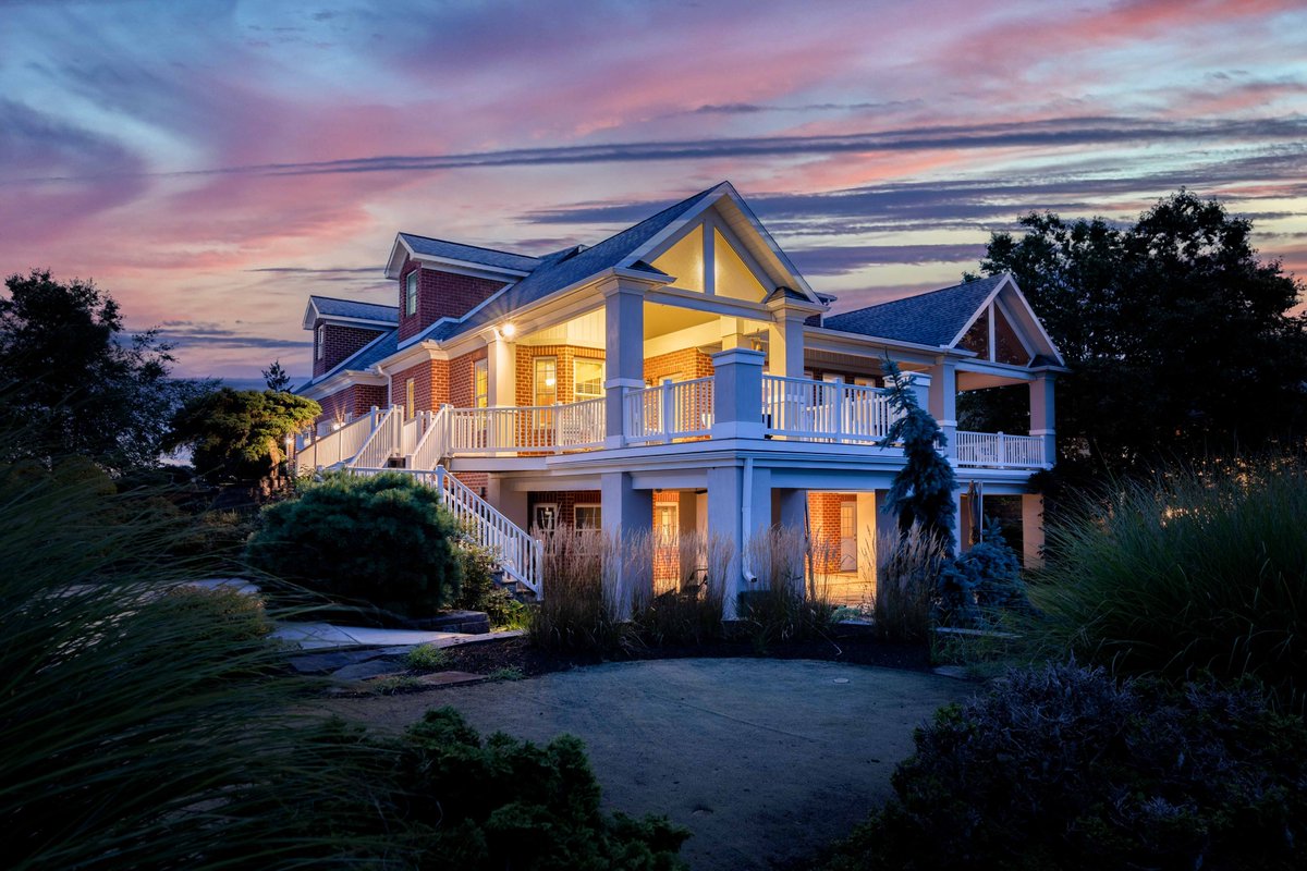 Brad_BMdigital's tweet photo. Want to set your listings apart from the rest? We're super excited to now be offering Twilight Photo sessions for Real Estate listings. More info on our website at https://t.co/7NrihOBkWI

#dronephotography #twilightphotos #realestate #justlisted #photography #realestatemarket https://t.co/FLjs5rbNUV