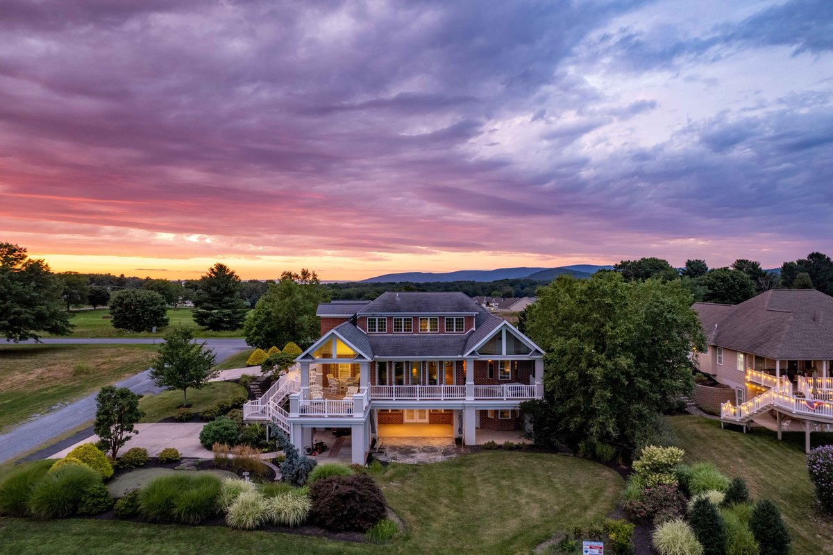 Brad_BMdigital's tweet photo. Want to set your listings apart from the rest? We're super excited to now be offering Twilight Photo sessions for Real Estate listings. More info on our website at https://t.co/7NrihOBkWI

#dronephotography #twilightphotos #realestate #justlisted #photography #realestatemarket https://t.co/FLjs5rbNUV
