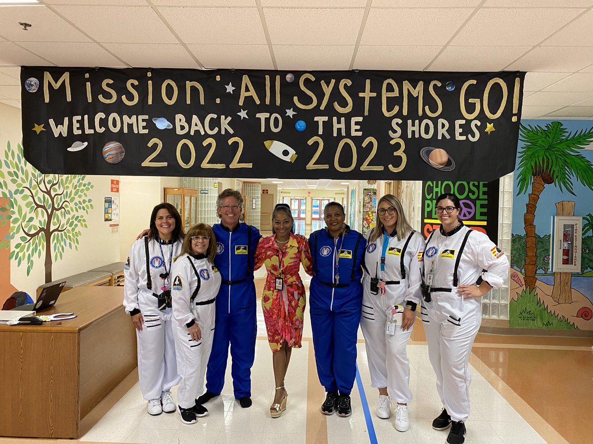 SilverShoresK8's tweet photo. We ARE SSE 22-23: ALL SYSTEMS GO!!! Thank you Mrs. Johnson for stopping by The Greatest Corner in the Universe! https://t.co/bGYcPxCxWa