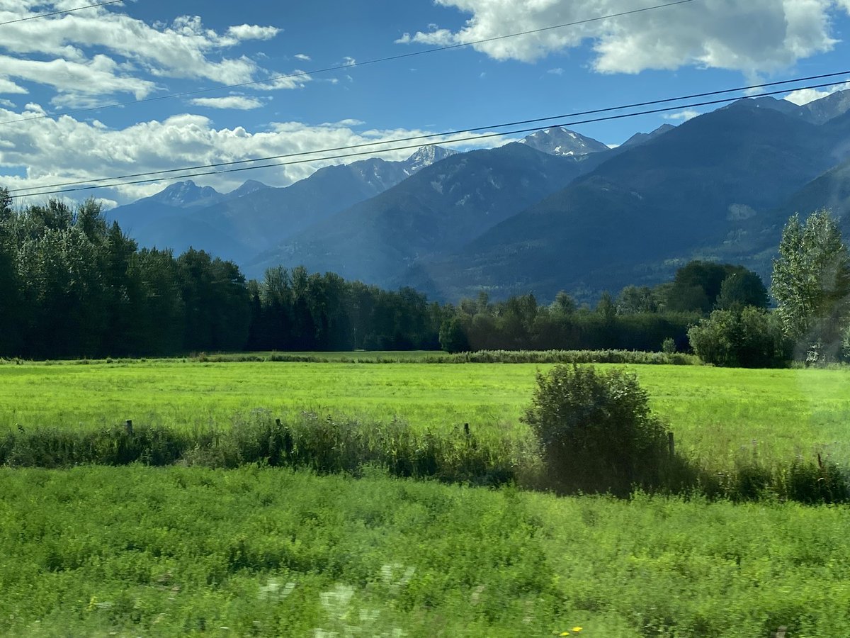 shirleybond's tweet photo. Always grateful for the beautiful constituency I represent.  This is how our “day at the office” started yesterday . . . these spectacular views as we travel on our regular constituency visits. #RobsonValley #TeamValemount https://t.co/s2Cgril9p0