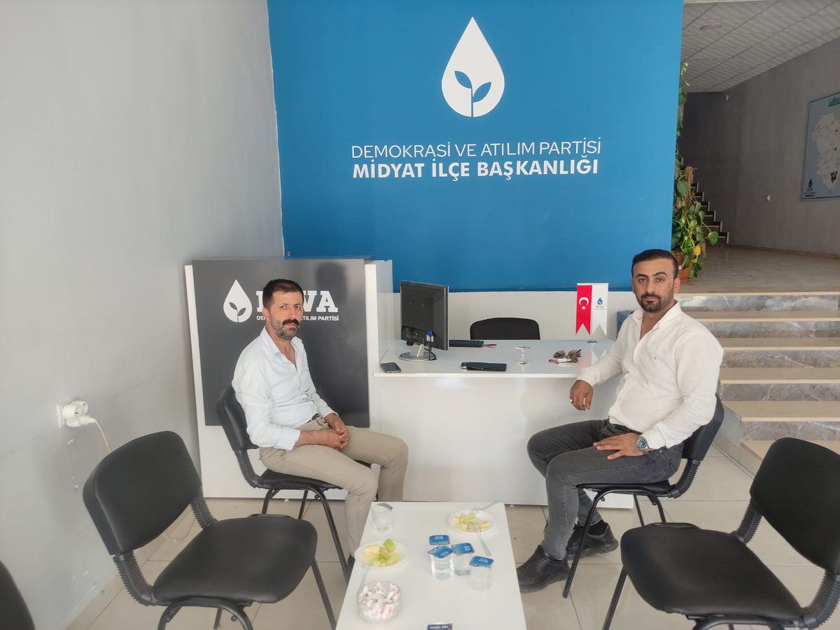 Dargeçit İlçe Başkanımız, <a href="/kerboransmmm/">Sadık GÜNEL</a> İlçe Başkanımız @mbromioglu ziyaret ettiler.Nazik ziyaretlerinden dolayı kendisine teşekkür ediyoruz. <a href="/alibabacan/">Ali Babacan</a> <a href="/emin_ekmen/">Mehmet Emin Ekmen</a> <a href="/medeniylmz/">Dr. Medeni Yılmaz</a> <a href="/IhsanMerdanoglu/">Ali İhsan Merdanoğlu</a> <a href="/ayseezgi_y/">AyşeEzgi</a> <a href="/avidrissahin/">Av. İdris Şahin</a> <a href="/MardineDeva/">Deva Partisi Mardin İl Başkanlığı</a> <a href="/gencmidyatadeva/">Midyat Sevenleri</a> <a href="/devamidyat_mali/">Midyat Deva Partisi İdari Ve Mali İşler Başkanlığı</a> <a href="/deva_kad/">Midyat DEVA Partisi Kadın Çalışmaları Başkanlığı</a>