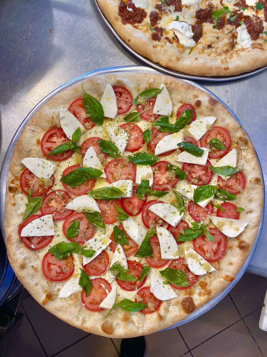 Helenspizza's tweet photo. Caprice Pizza 🍕 https://t.co/tO7ak4GXA3