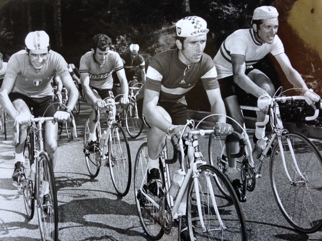 Maxime_Baron8's tweet photo. Le Tour de l'Avenir est déjà parti de Vendée il y a 50 ans ! Bernard Bourreau (3e au général) a ouvert la boîte à souvenirs pour @sports_ouest. László Bodrogi, aussi, avec son épopée en jaune en 2000. Une itw avec @lennymrtz1 et un focus @Vendee_U suivront jeudi. @tourdelavenir https://t.co/UwUpza1z8V