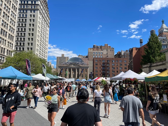 MBRErealestate's tweet photo. Loving Union Square Green Market on this sunny Summer!
#unionsquaremarket #unionsquaregreenmarket #unionsquare #manhattan #summer #nyc https://t.co/Ju82T4IjCq