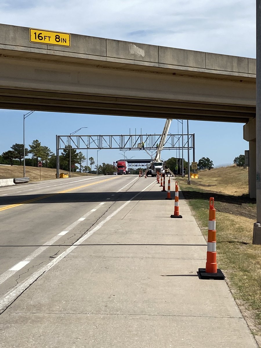 SuzieQuackers2's tweet photo. I got to be #ThatGuy today! #StaySafeInWorkZones #WeWorkHere https://t.co/ocTmvL9xLC