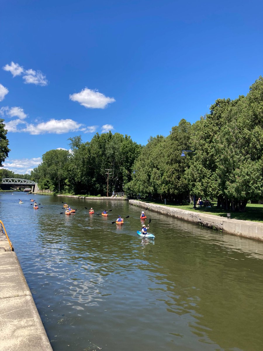 NYSCanalCorp's tweet photo. 🛶Perfect outing for a day off!
 
🎬Crew members from @HBO's #TheGildedAge took advantage of our #OnTheCanals excursions and paddled #Waterford's Flight of Five on kayaks this past weekend.
 
🔍Have some fun &amp; check out our On the Canals excursions! https://t.co/Vd7v9uXQZv https://t.co/KhsEdTb6oM