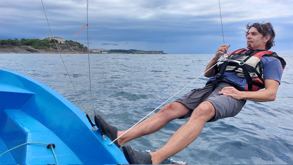 Muchas gracias a Vanessa  Almeida, directora de la <a href="/vela_islatorre/">Escuela de vela Isla de la Torre</a>, al profe Pedro J. Gala y a todo el equipo, por su amabilidad y entrega, vaya día tan divertido y familiar en la bahía de #Santander #EscuelaDeVelaIslaDeLaTorre