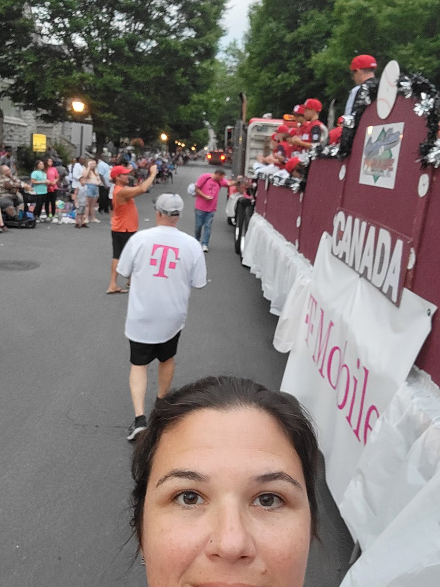 Lauren Holl tweet media