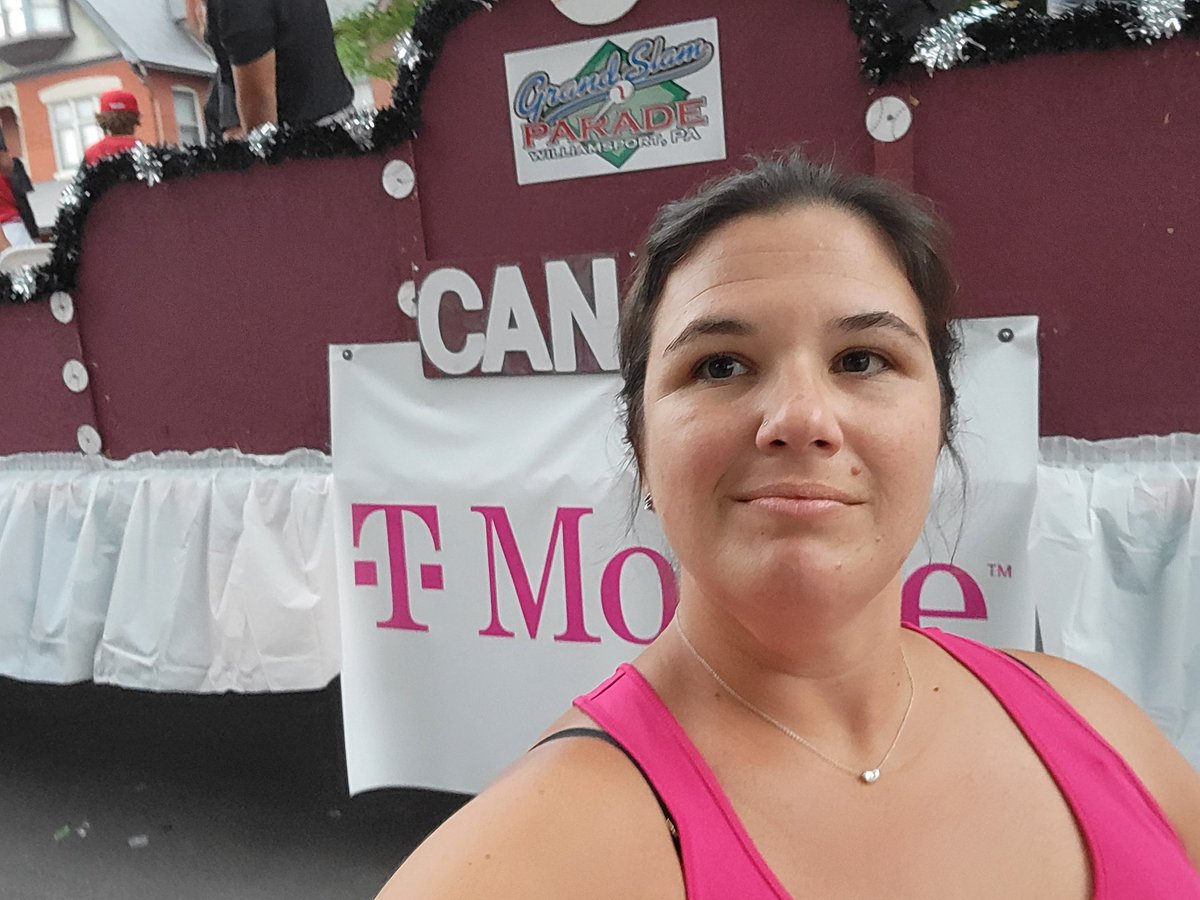 Lauren Holl tweet media