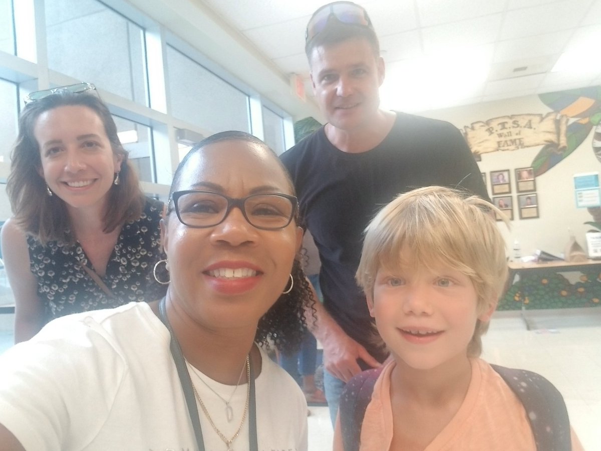 DavidLawrenceK8's tweet photo. It's Drop-in Day at the home of the Dolphins @DavidLawrenceK8 @MDCPSNorth @MDCPS our Team Rocks! #TeamDolphins https://t.co/FW4IBoDnwe
