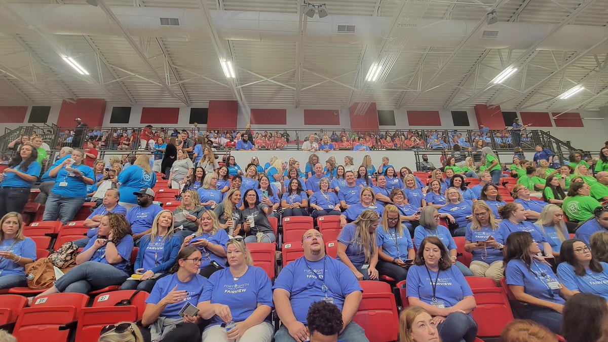 dawnmchildress's tweet image. It was awesome to share a great morning with our #OrrTeam @ #FSPSL4L! I also got my 5 year pin! I am forever thankful that I came to FSPS! I am looking forward to a great 6th year and 5th year as Principal of Orr Elementary! #fortsmithfam #FSPSProud