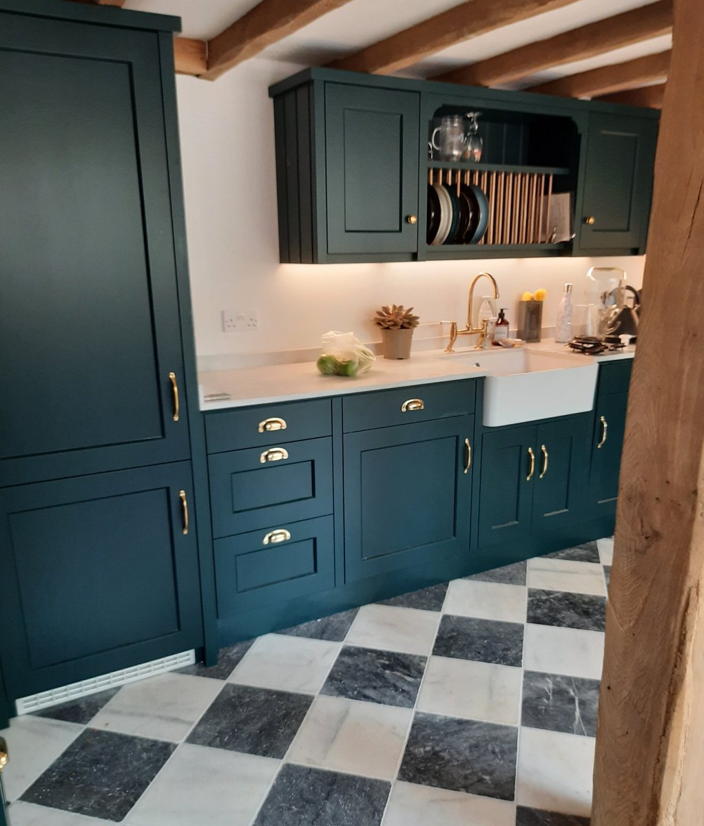 KitchenMakersUK's tweet photo. A jade, brass &amp; tumbled marble chequer design sits perfectly under these characterful exposed beams. This beauty nestles under low ceilings in a converted Woodcutter's Barn.

A traditional plate rack &amp; butler sink ensure a historic feel that functions well &amp; is easy to work in. https://t.co/lmraf5tGRN
