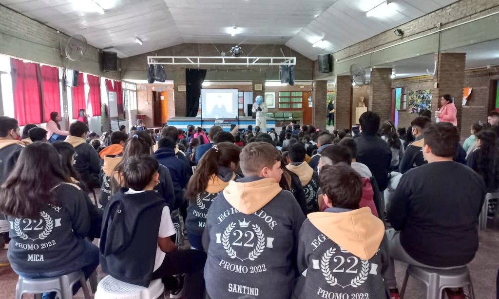 PilotoX1's tweet photo. Arrancamos festejo de los #12Años de la mejor manera #CharlasViales en la previa @TopRaceOk Rosario @AutodromoRos @MuniRosario
Gracias Escuelas 109 y 565 en su turno mañana👍.
#TRRosario #Inclusión #TopRace
#PilotoTango #PilotoX #Rosario https://t.co/1ADbSygo7X