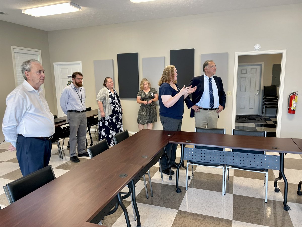 JohnBoozman's tweet photo. Next up we headed to Harrison to talk with the staff at Ozark Opportunities about childcare and community outreach programs, which are critical ordinarily and even more so when times are tight because of inflated housing, gas and other costs. #BustingMyBudget https://t.co/u93hUj566n