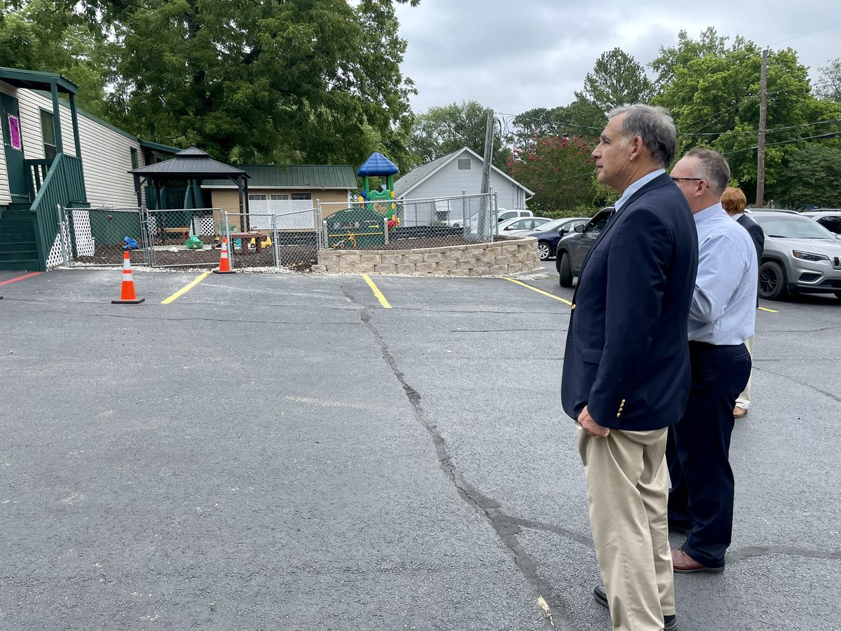 JohnBoozman's tweet photo. Next up we headed to Harrison to talk with the staff at Ozark Opportunities about childcare and community outreach programs, which are critical ordinarily and even more so when times are tight because of inflated housing, gas and other costs. #BustingMyBudget https://t.co/u93hUj566n