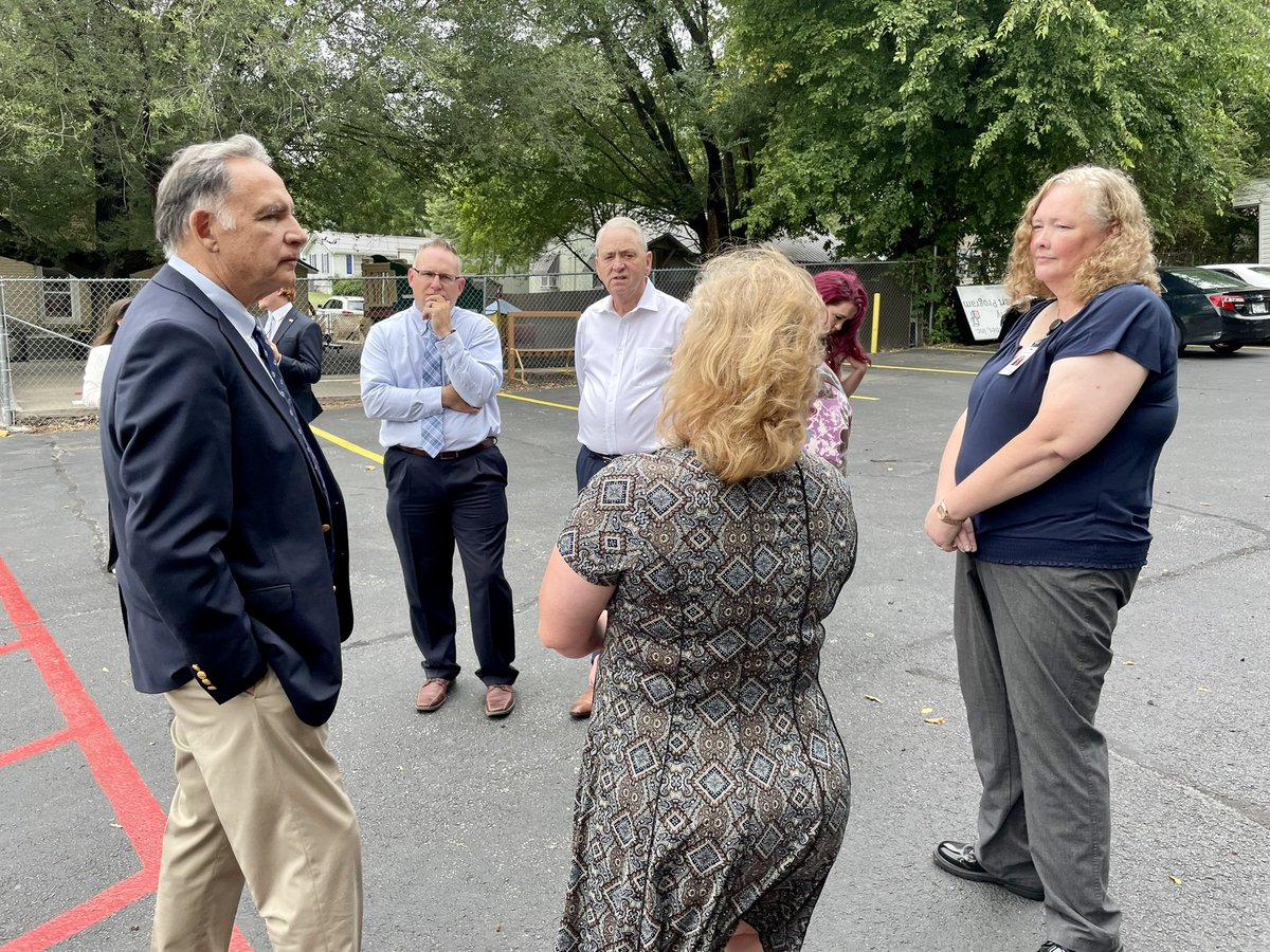 JohnBoozman's tweet photo. Next up we headed to Harrison to talk with the staff at Ozark Opportunities about childcare and community outreach programs, which are critical ordinarily and even more so when times are tight because of inflated housing, gas and other costs. #BustingMyBudget https://t.co/u93hUj566n