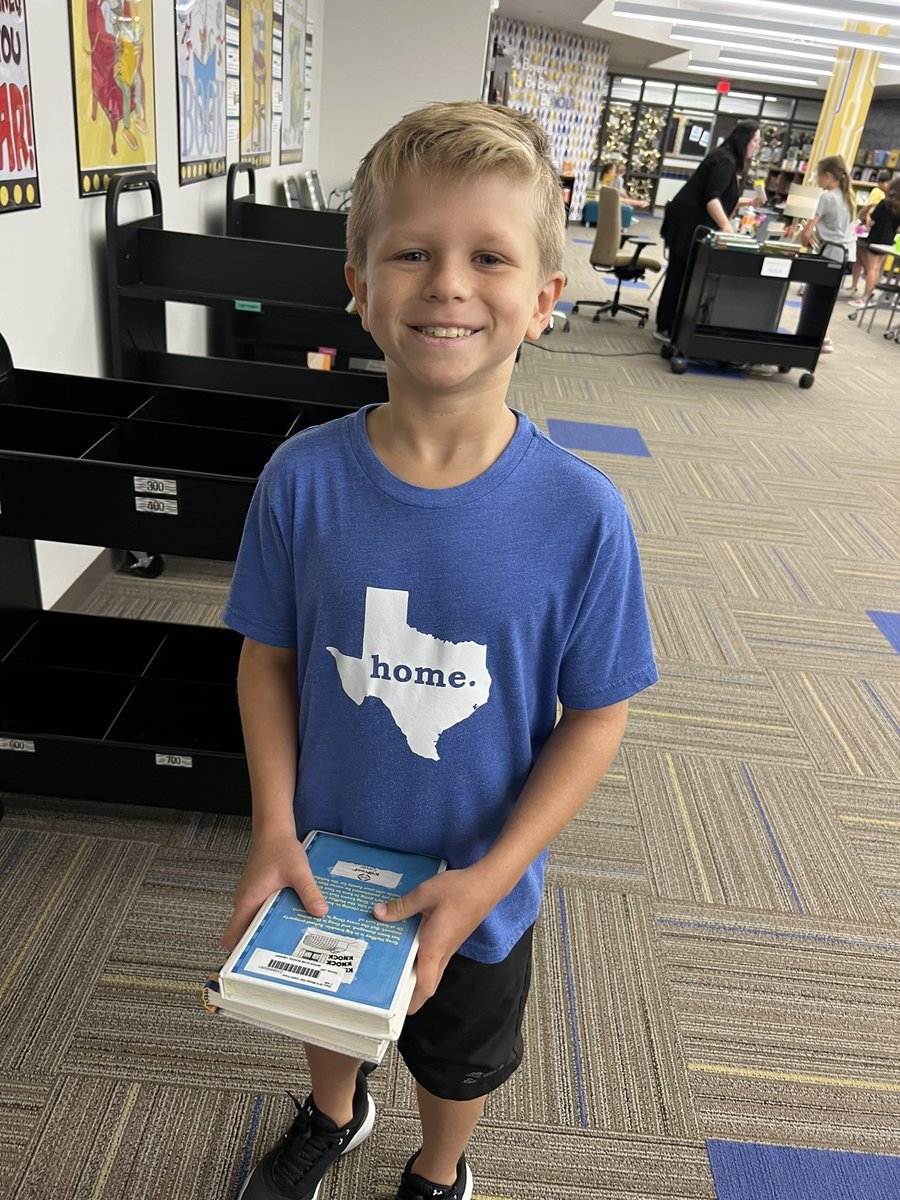 ChelsiHenry's tweet photo. Today was full of 3rd grade classes, a life skills class and some repeat patrons already! 3 golden tickets have been found so far and it’s been SO exciting! @Boyer_Elem_PISD @PISD_Libraries #bestofboyer #pisd_libraries https://t.co/AMrVPmJaJu